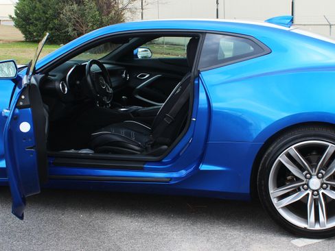 Used 2017 Chevrolet Camaro LT w/ RS Package image 4