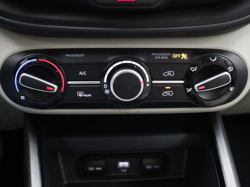 Used 2025 Kia Soul LX image 22