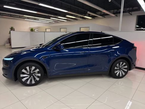 Used 2026 Tesla Model Y AWD image 6