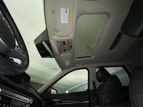 Used 2024 Kia Telluride EX w/ EX Captain's Chair Package image 22