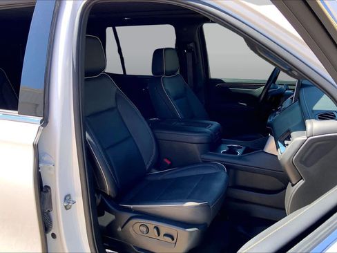 Used 2023 GMC Yukon SLT AWD/4WD image 9