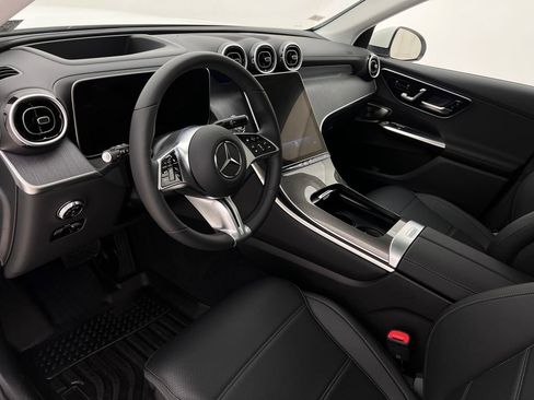 Used 2024 Mercedes-Benz GLC 300 4MATIC image 12