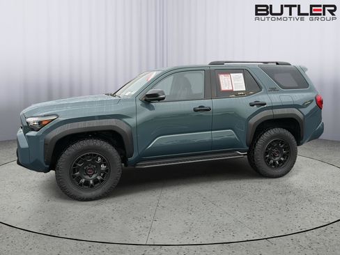 Certified 2025 Toyota 4Runner TRD Off-Road Premium AWD/4WD image 3