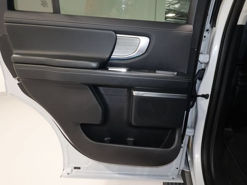 Used 2025 Ford Expedition Platinum AWD/4WD image 21
