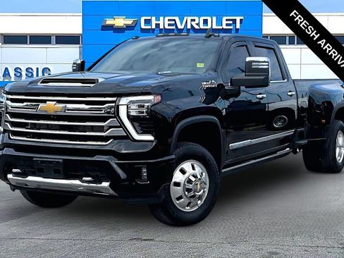 Used 2024 Chevrolet Silverado 3500 High Country w/ High Country Premium Package AWD/4WD image 2