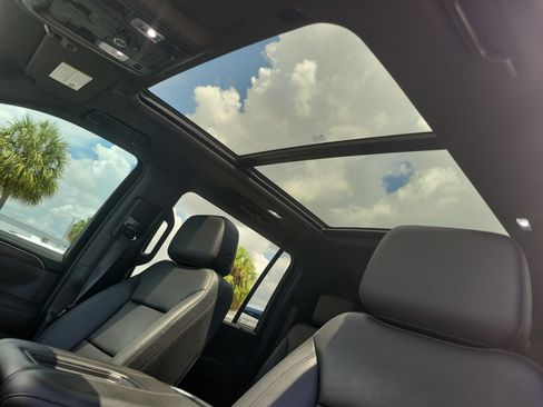 Used 2023 Chevrolet Suburban LT w/ Luxury Package RWD image 26