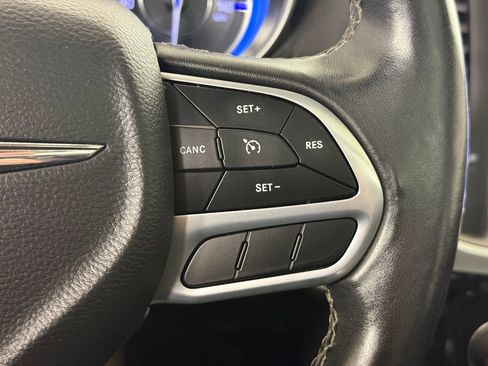 Used 2019 Chrysler 300 Limited image 26