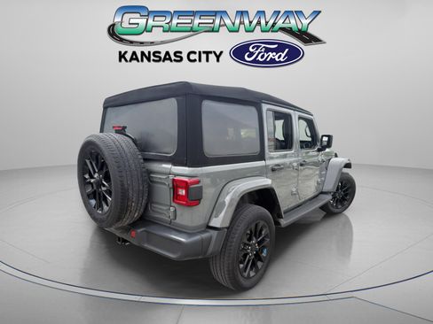 Used 2023 Jeep Wrangler Unlimited Sahara w/ Cold Weather Group AWD/4WD image 8