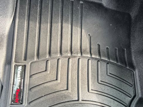 Used 2017 Nissan Titan SV image 25