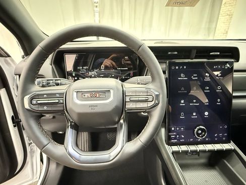 New 2026 GMC Terrain AT4 w/ LPO, Black Badging Package image 27