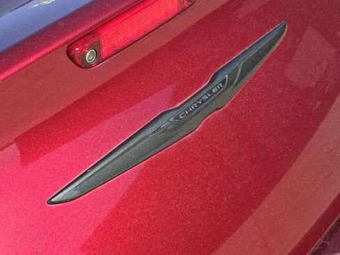 Used 2023 Chrysler 300 Touring w/ Sport Appearance Package image 10