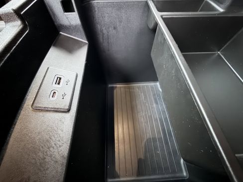 Used 2022 GMC Yukon SLT w/ SLT Luxury Package image 31