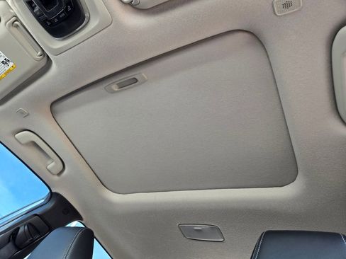 Used 2025 Toyota Corolla Cross XLE w/ Convenience Package AWD/4WD image 11
