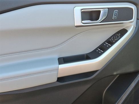 Certified 2021 Ford Explorer XLT w/ Equipment Group 202A image 13
