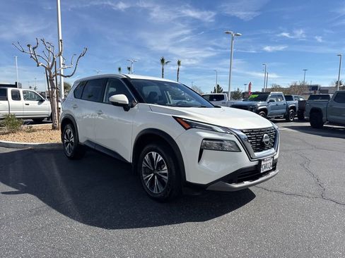 Used 2023 Nissan Rogue SV image 4
