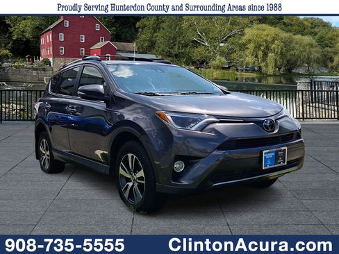 Used 2018 Toyota RAV4 XLE AWD/4WD image 1