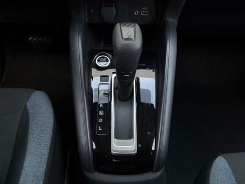 Used 2025 Nissan Versa SV FWD image 20