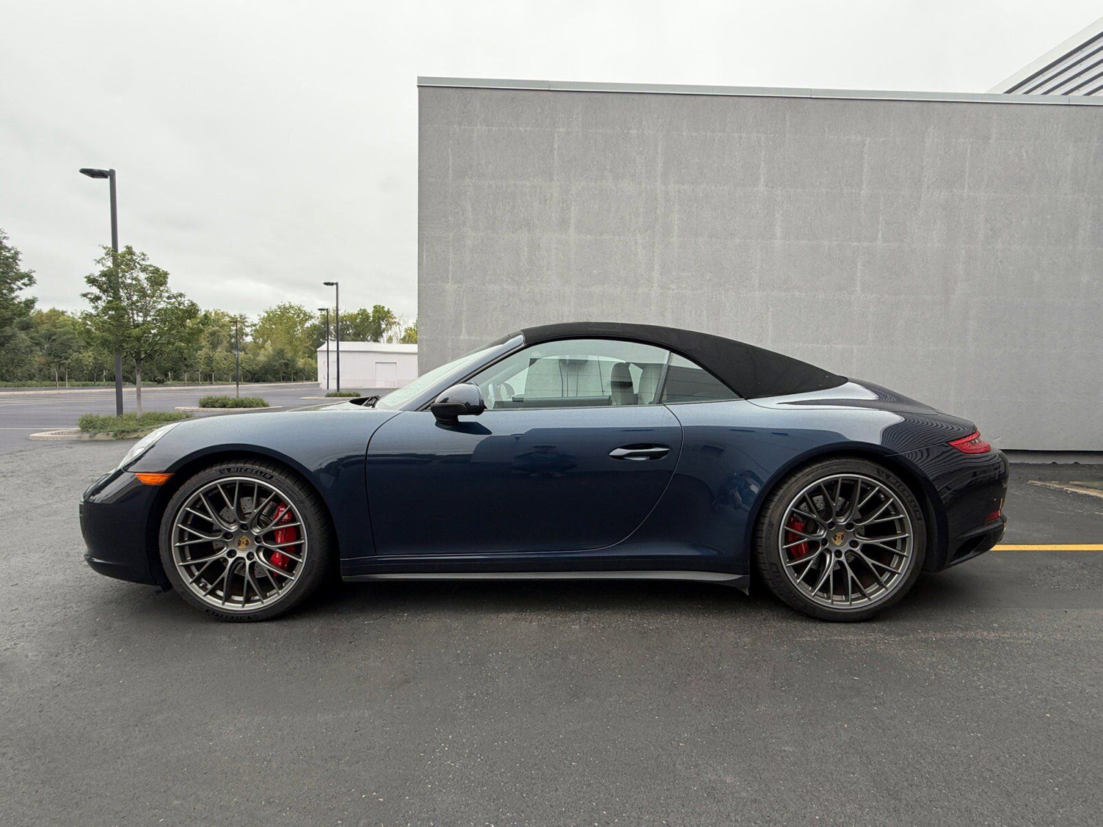 Used 2019 Porsche 911 Carrera 4S AWD/4WD image 2