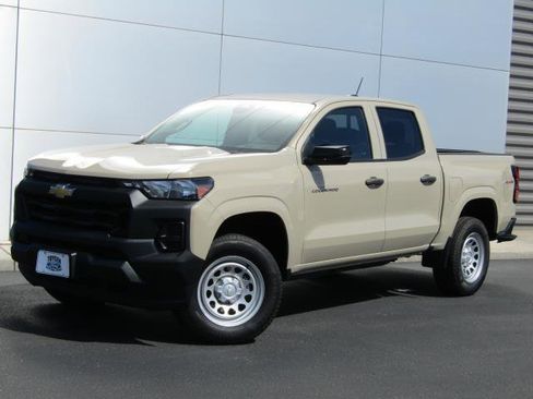 Used 2024 Chevrolet Colorado W/T w/ Safety Package AWD/4WD image 26