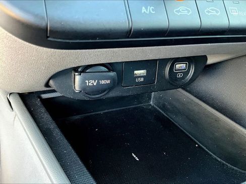 Used 2021 Hyundai Elantra SE FWD image 15