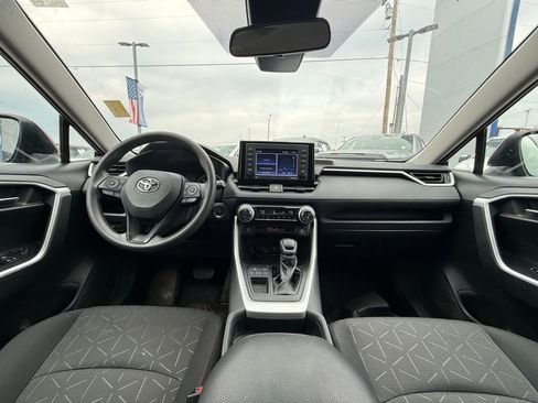 Used 2021 Toyota RAV4 XLE image 27