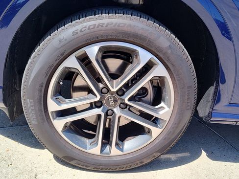 Certified 2025 Audi Q5 Premium w/ Convenience Package image 17