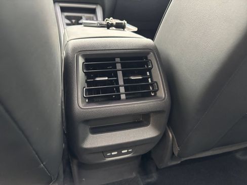 Used 2026 Volkswagen Tiguan SE AWD/4WD image 24