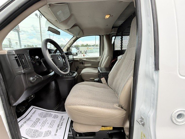 Used 2011 Chevrolet Express 2500 RWD image 16