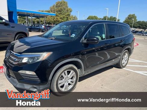 Used 2017 Honda Pilot LX image 1