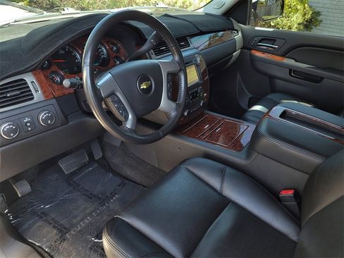 Used 2013 Chevrolet Avalanche LTZ image 12