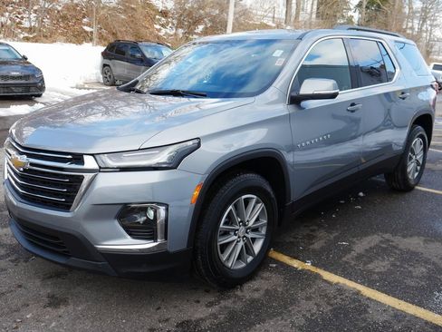 Used 2023 Chevrolet Traverse LT image 4