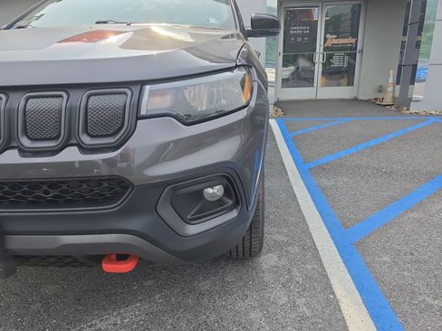Used 2022 Jeep Compass Trailhawk AWD/4WD image 10