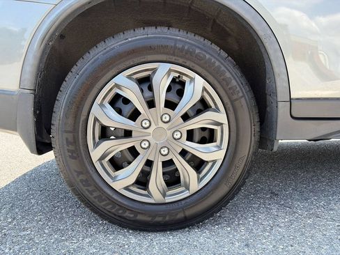 Used 2018 Nissan Rogue S AWD/4WD image 32