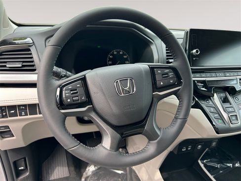 New 2026 Honda Odyssey Touring image 12