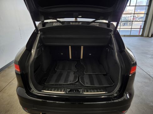 Used 2020 Jaguar F-PACE Premium image 24