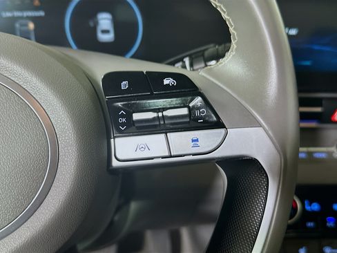 Used 2025 Hyundai Elantra SEL FWD image 17