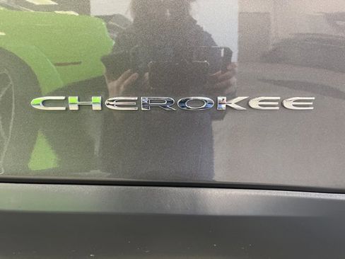 Used 2020 Jeep Cherokee Latitude Lux w/ Comfort/Convenience Group image 8