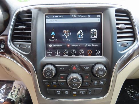 Used 2018 Jeep Grand Cherokee Limited w/ Luxury Group II image 18