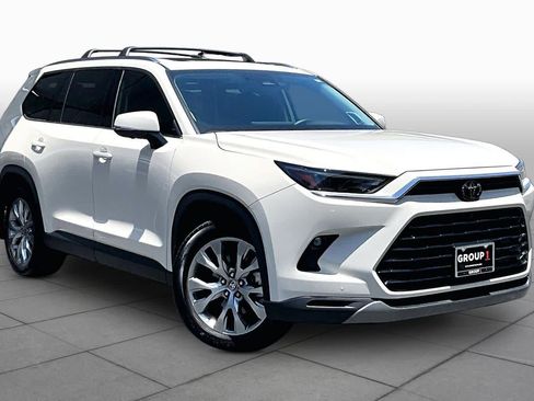 Used 2024 Toyota Grand Highlander FWD image 3