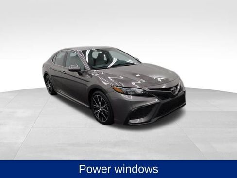 Used 2024 Toyota Camry SE image 12
