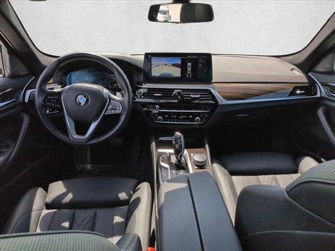 Used 2022 BMW 530i w/ Premium Package RWD image 19
