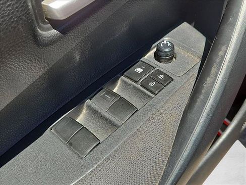 Used 2020 Toyota Corolla LE FWD image 11