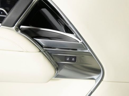 Used 2025 Land Rover Range Rover Long Wheelbase SE image 21