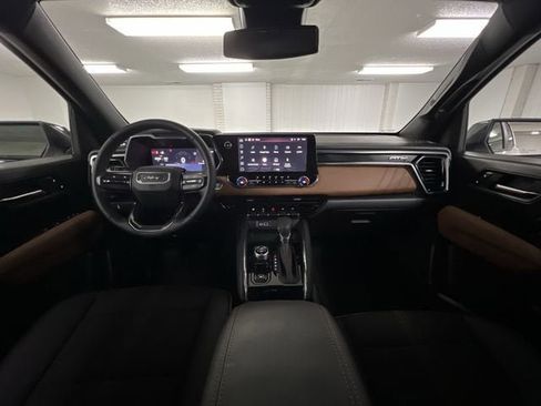 Used 2025 GMC Canyon AT4 image 20