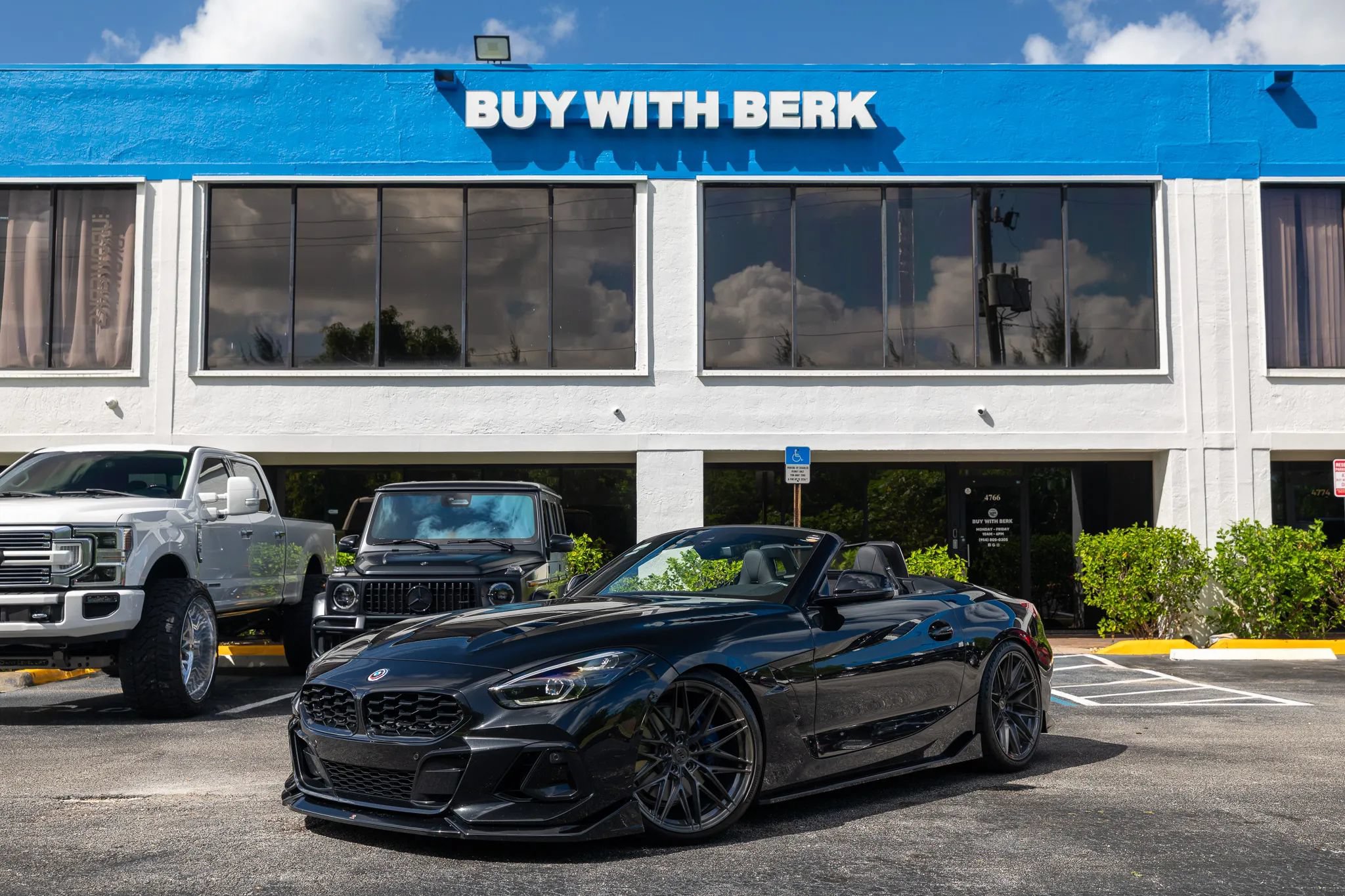 Used 2023 BMW Z4 M40i w/ Premium Package RWD image 1