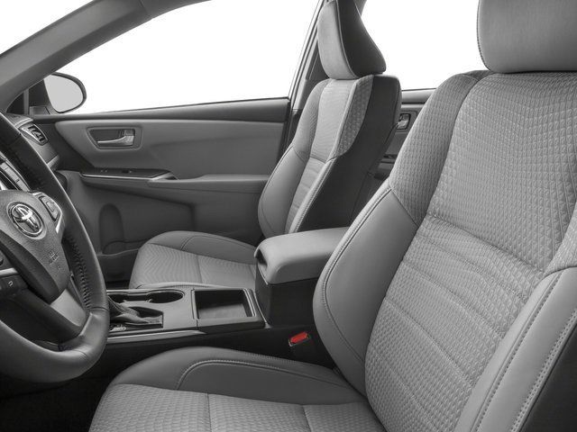 Used 2017 Toyota Camry SE w/ Moonroof Package FWD image 10