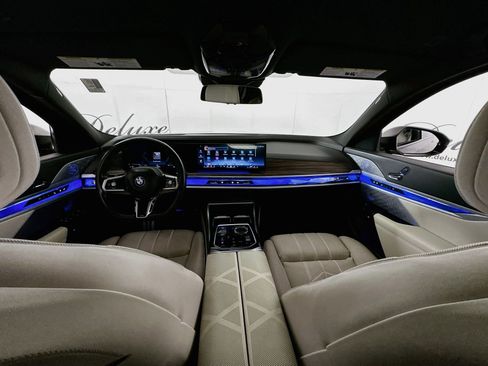 Used 2023 BMW i7 xDrive60 w/ Executive Package 2 AWD/4WD image 19