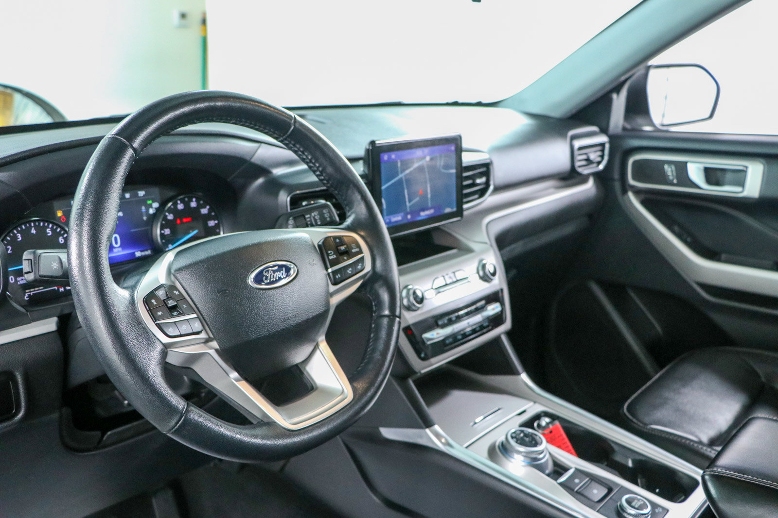 Used 2023 Ford Explorer XLT w/ Equipment Group 202A AWD/4WD image 23