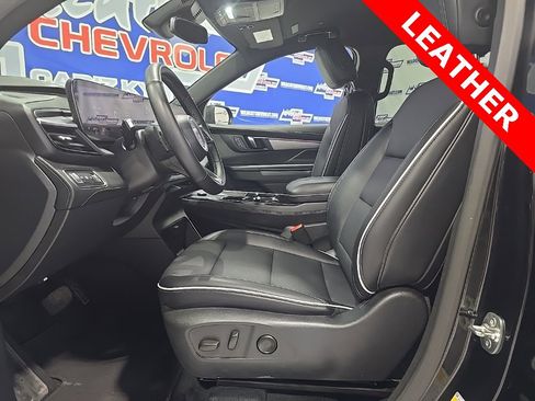 Used 2025 Buick Enclave Preferred image 13