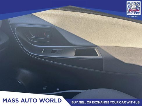 Used 2016 Toyota Yaris L image 11